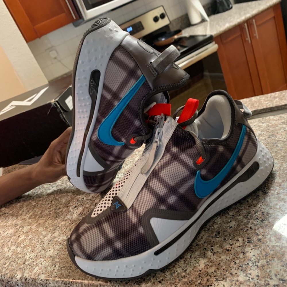 Paul George 4 - Picture 2 of 3